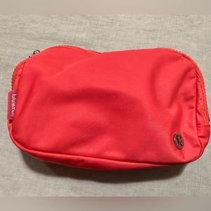 Lululemon everywhere belt bag pale raspberry 2022
